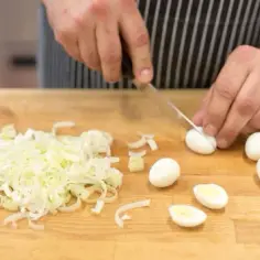 Jak się robi sałatkę z pora – prosty przepis krok po kroku, który zaskoczy!