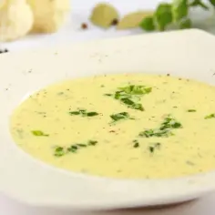 Zupa kalafiorowa: przepis krok po kroku i porady kulinarne