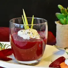 Prosta zupa botwinkowa krok po kroku. Pyszny przepis bez zbędnego zachodu!