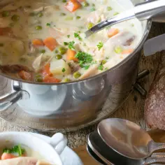 Jaką mąką zagęścić zupę? 5 sprawdzonych metod bez grudek