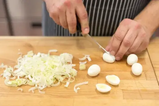 Jak się robi sałatkę z pora – prosty przepis krok po kroku, który zaskoczy!